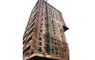 Side view of 30 storey Alto Tower during construction (livinspaces.net)