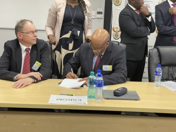 South Africa Signs Solar PPAs For 975MW of Renewable Energy Projects
