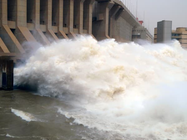 IFC Supports Burundi Hydropower Projects