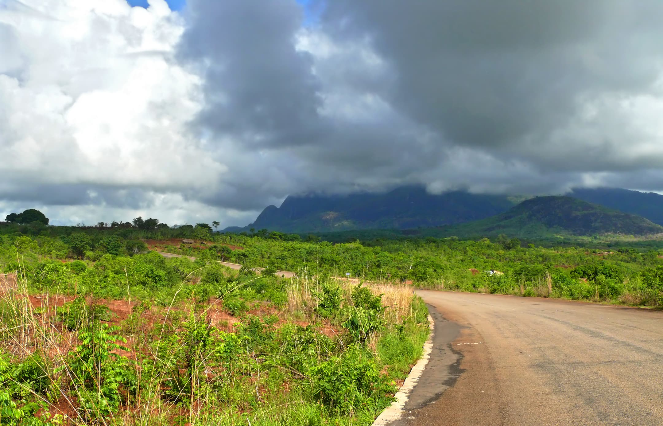 Mozambique Moves On US$850 Million Road Upgrade