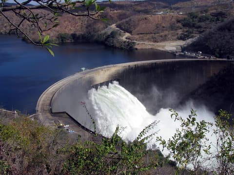 Zimbabwe Seeks Investors For Power Projects