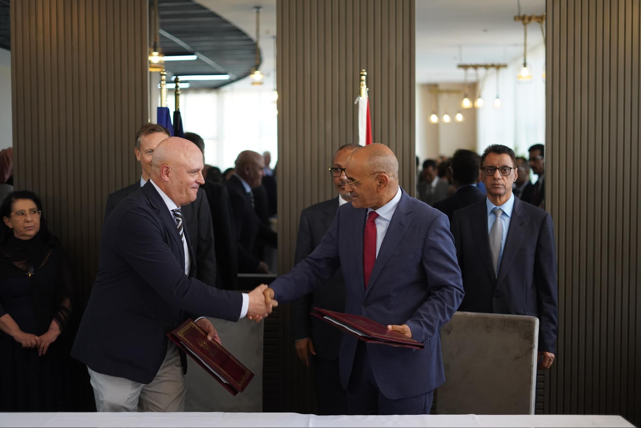 Mauritania Inks Green Hydrogen And Energy MoUs
