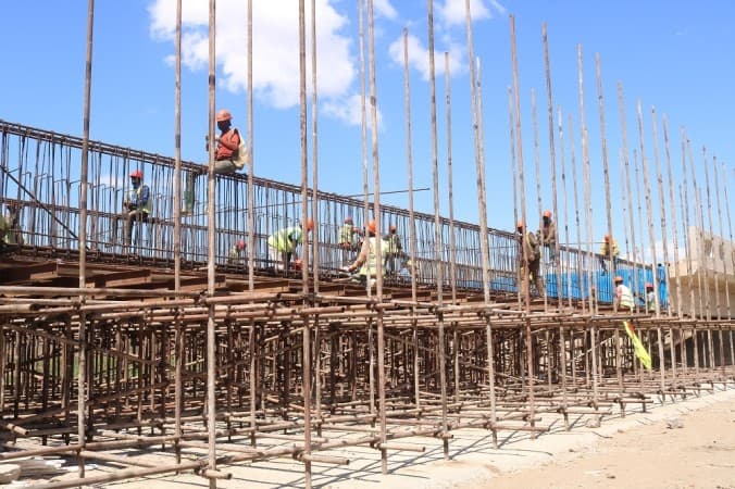 Tanzania Signs Contracts For Nine Road Projects