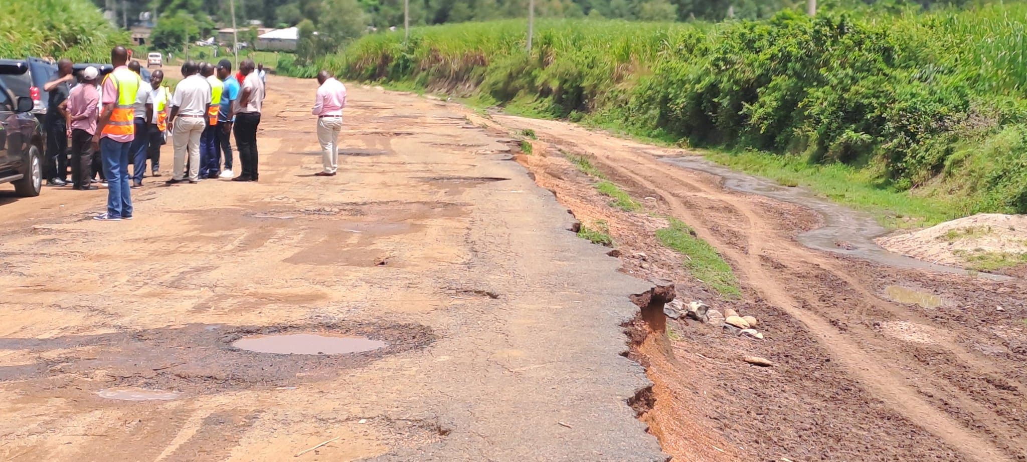 EAC Hands Over Site For Kenya/Uganda Road Project