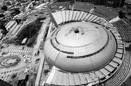 Aerial view of conference centre dome construction, with facade installation in progress (chinadaily.com.cn)