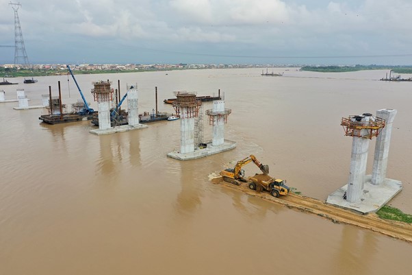Construction of piers (julius-berger-int.com)