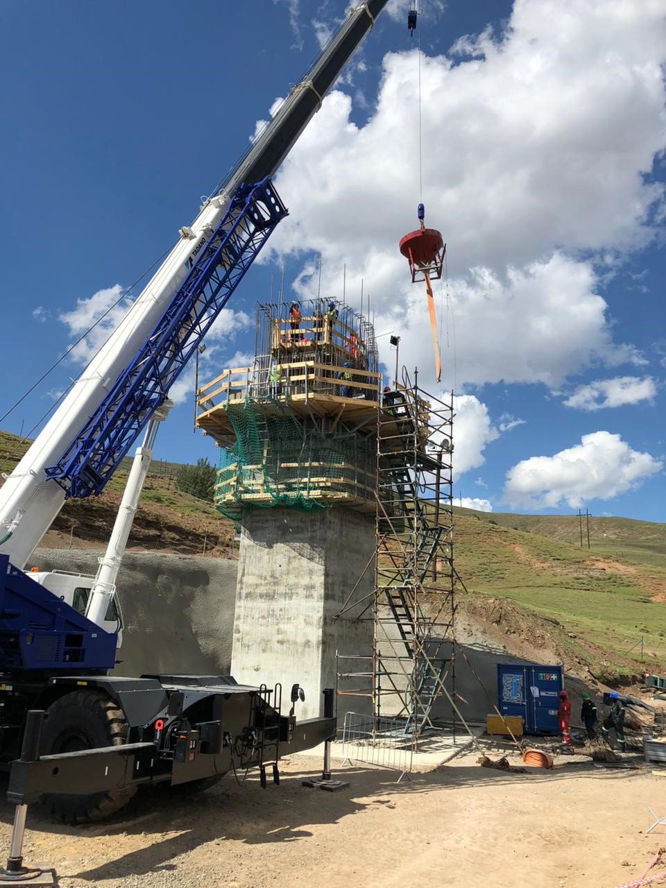 The sliding formwork for Pier 1 as of late last year. The top platform is for fixing steel, the second platform is for casting concrete and lowest platform is for finishing the concrete. The sliding formwork for Pier 1 as of late last year. The top platform is for fixing steel, the second platform is for casting concrete and lowest platform is for finishing the concrete.