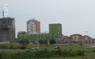 Ongoing construction of 30 storey Alto Tower adjacent to completed Azure and Aqua Towers (livinspaces.net)