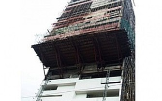 Ongoing construction of 30 storey Alto Tower showing close-up of cantilever structure (livinspaces.net)