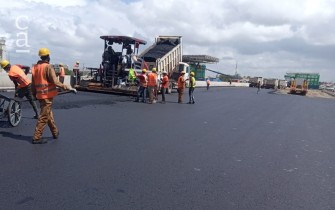 Tarmacing of Bridge Deck (@NBOExpresswayKE Twitter Handle)